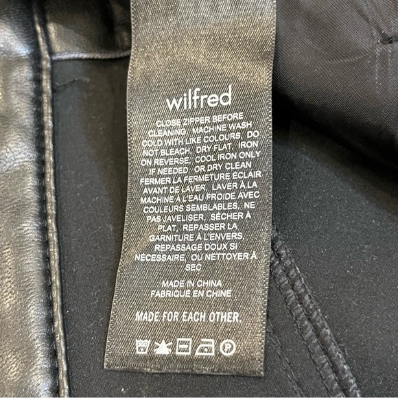 The Melina black vegan leather pants by Wilfred from Aritzia. - Picture 14 of 15